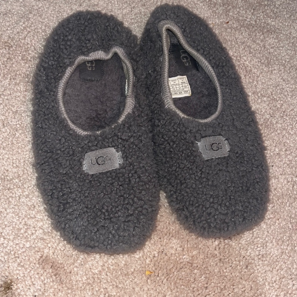 UGG womens size 7 grey slippers